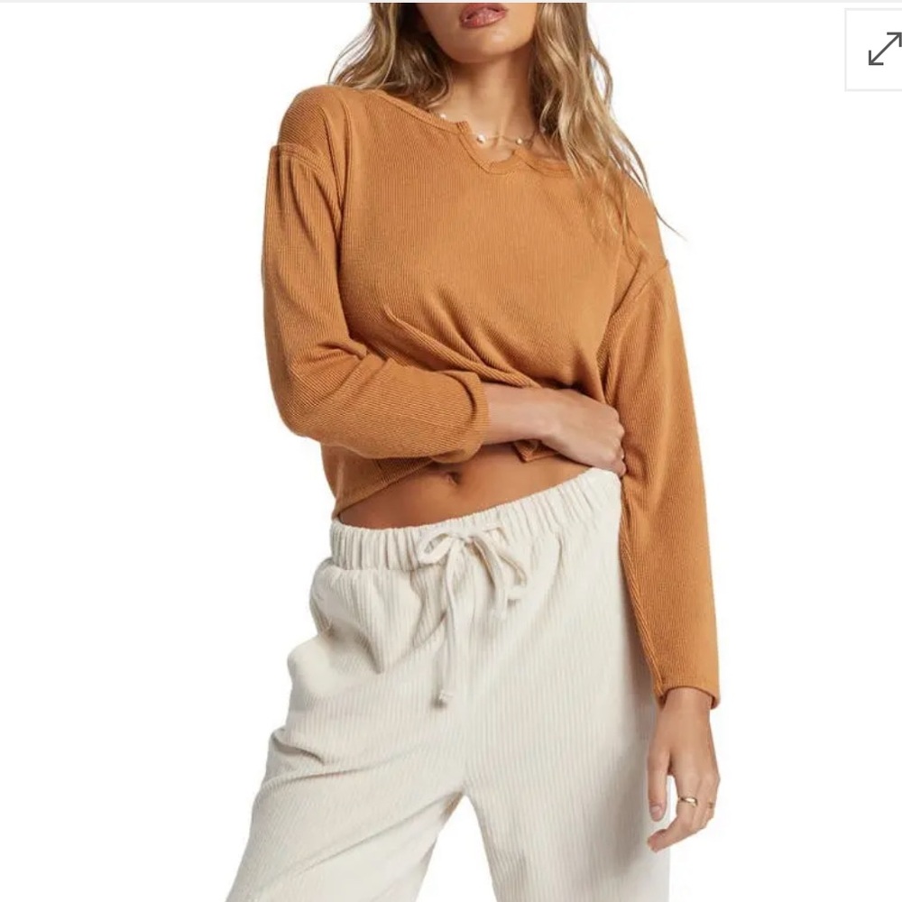 NWT- BILLABONG Mai Tai Long Sleeve Crop T-Shirt - Sandalwood, small